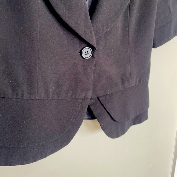 Black 3/4 sleeve short black blazer XS - Picture 4 of 4